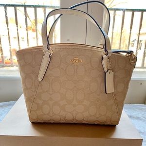 Coach Outline Signature Small Kelsey Shoulder Bag
